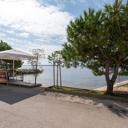 Apartments By The Sea Mandre, Pag - 4093 Kolan Exterior foto