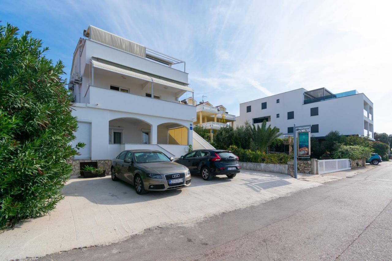 Apartments By The Sea Mandre, Pag - 4093 Kolan Exterior foto