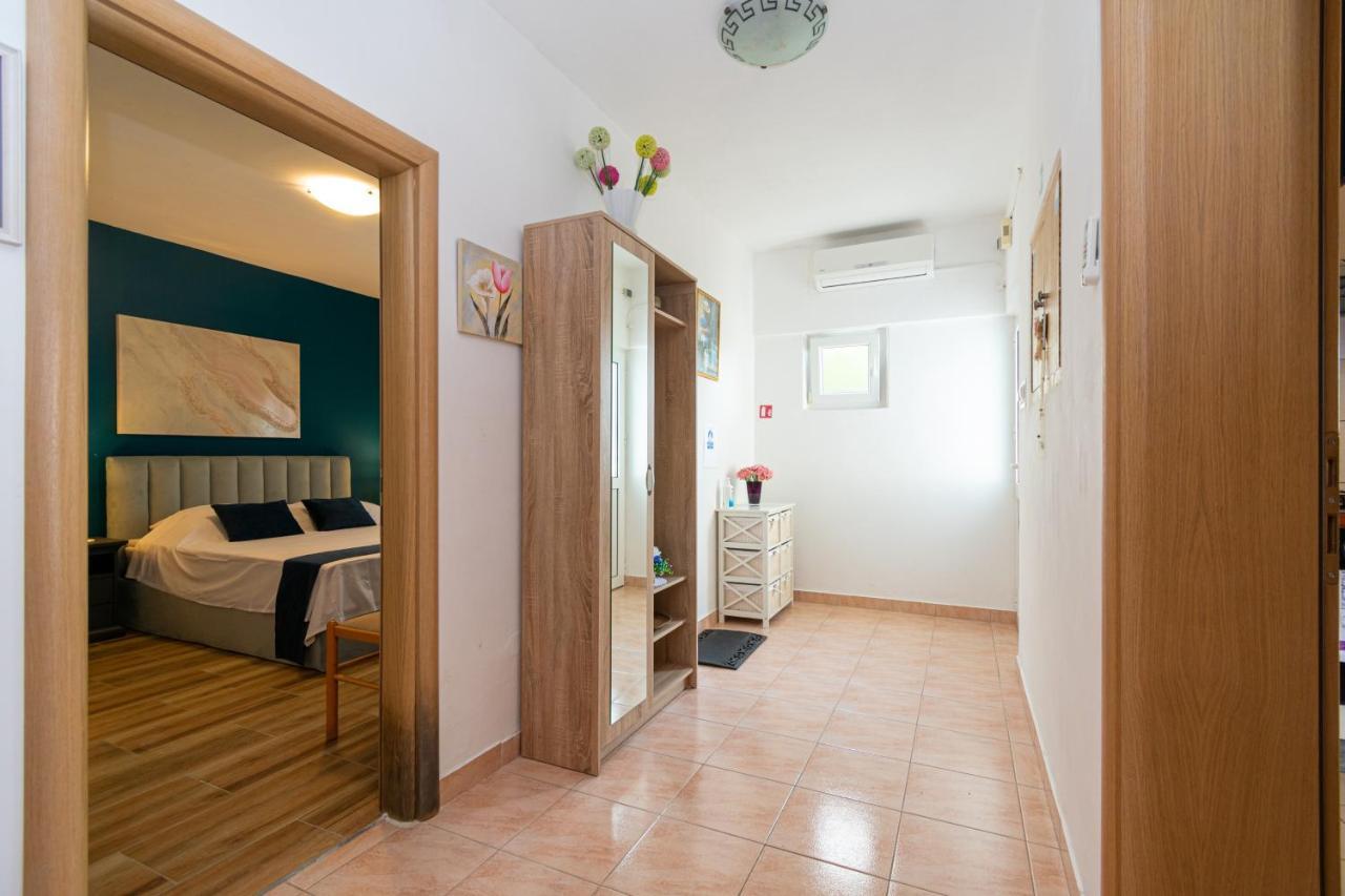 Apartments By The Sea Mandre, Pag - 4093 Kolan Exterior foto