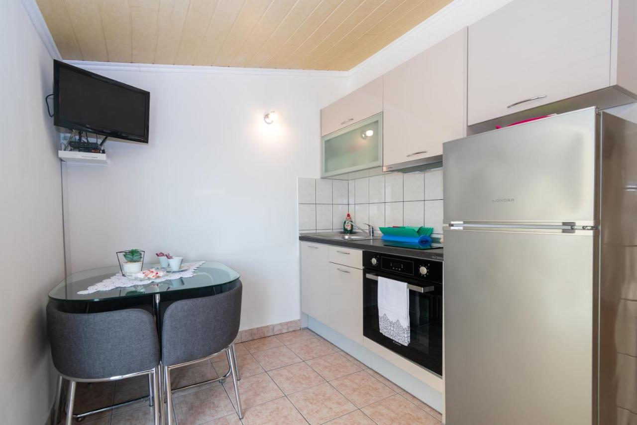 Apartments By The Sea Mandre, Pag - 4093 Kolan Exterior foto
