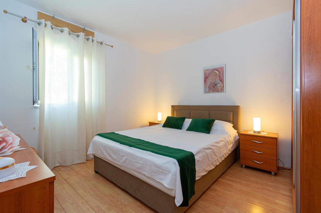 Apartments By The Sea Mandre, Pag - 4093 Kolan Exterior foto