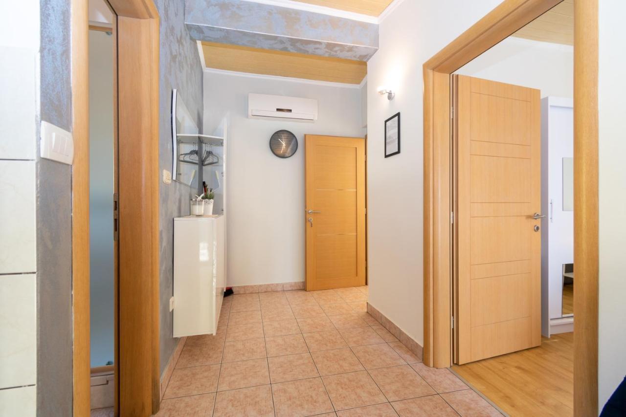 Apartments By The Sea Mandre, Pag - 4093 Kolan Exterior foto
