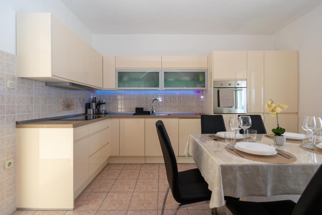 Apartments By The Sea Mandre, Pag - 4093 Kolan Exterior foto